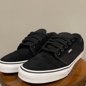 Men’s Vans Chukka Low Black/True White Suede Size 11.5